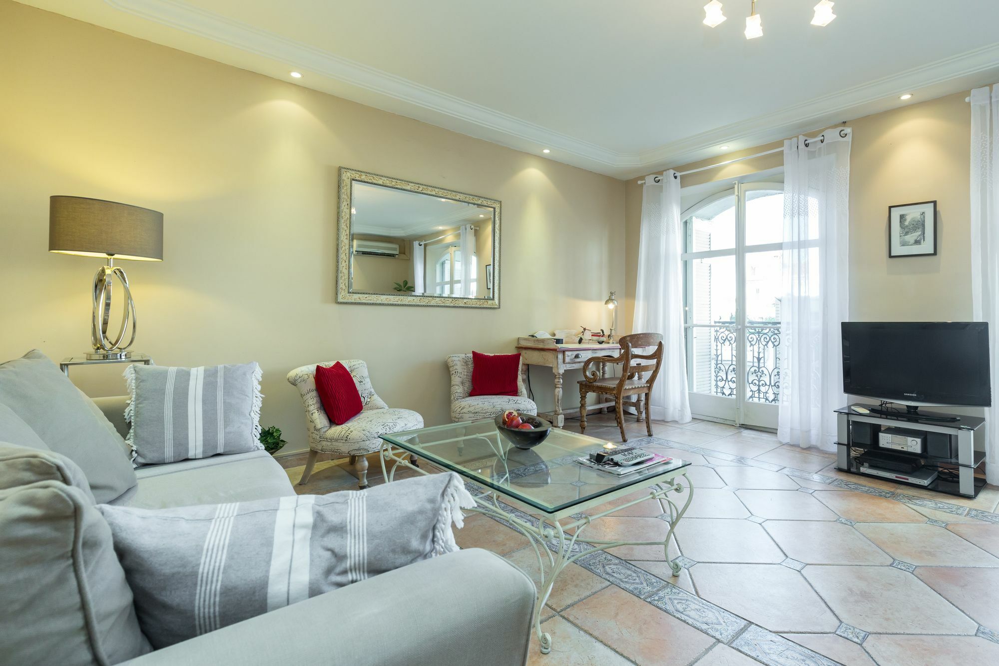 Lovely 2 Bed 2 Bath Apartment In Cannes On Rue Antibea Easy Walk To The Palais 224 Экстерьер фото